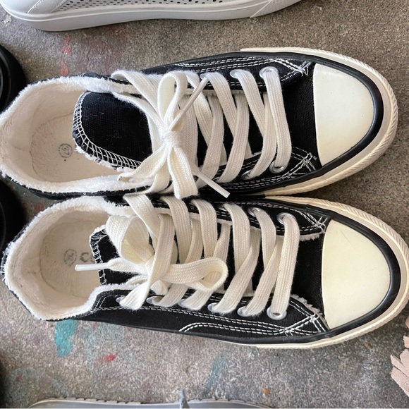 Woman shoes $10/pair - Picture 2 of 3